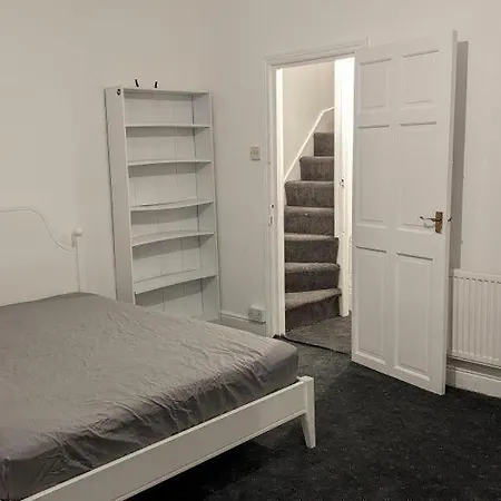 2bdr Terrace Street Parking Walk To Leeds Centre