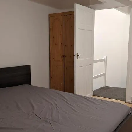2bdr Terrace Street Parking Walk To Leeds Centre *