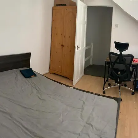 2bdr Terrace Street Parking Walk To Leeds Centre Leeds (West Yorkshire)
