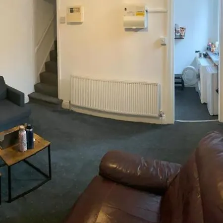 2bdr Terrace Street Parking Walk To Leeds Centre